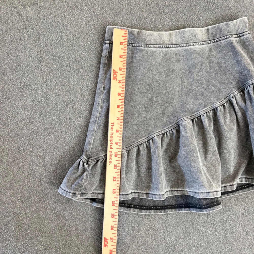 H&M Ruffle Hem Skirt Girls 8/10 Grey Excellent Acid Wash Asymmetrical Denim - Picture 3 of 8